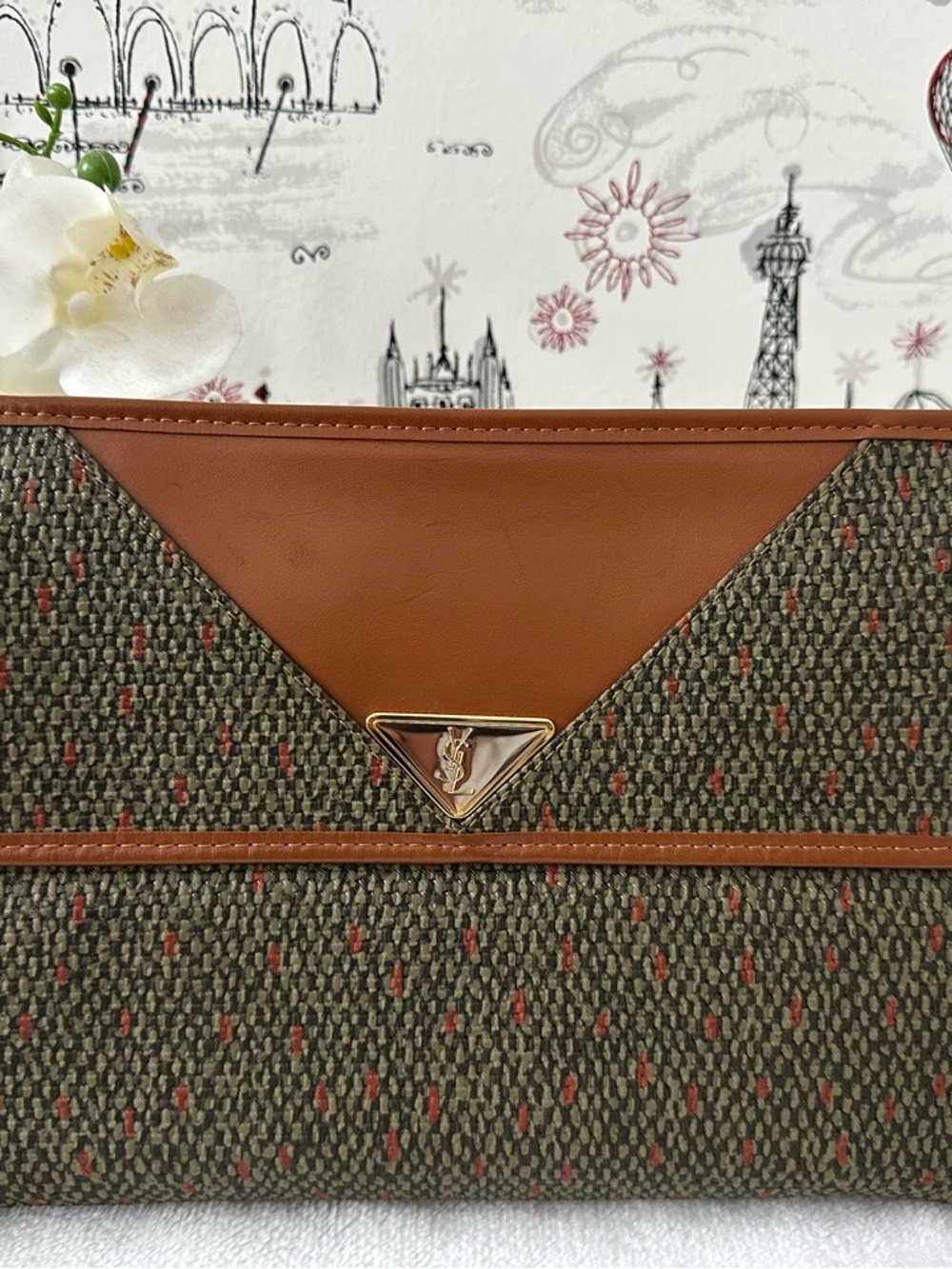 Saint Laurent - Olive & Tan Envelope Clutch